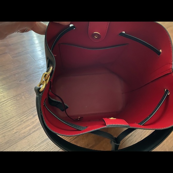 Lauren Ralph Lauren black bucket bag- Ralph Lauren black bucket bag red - Picture 3 of 4